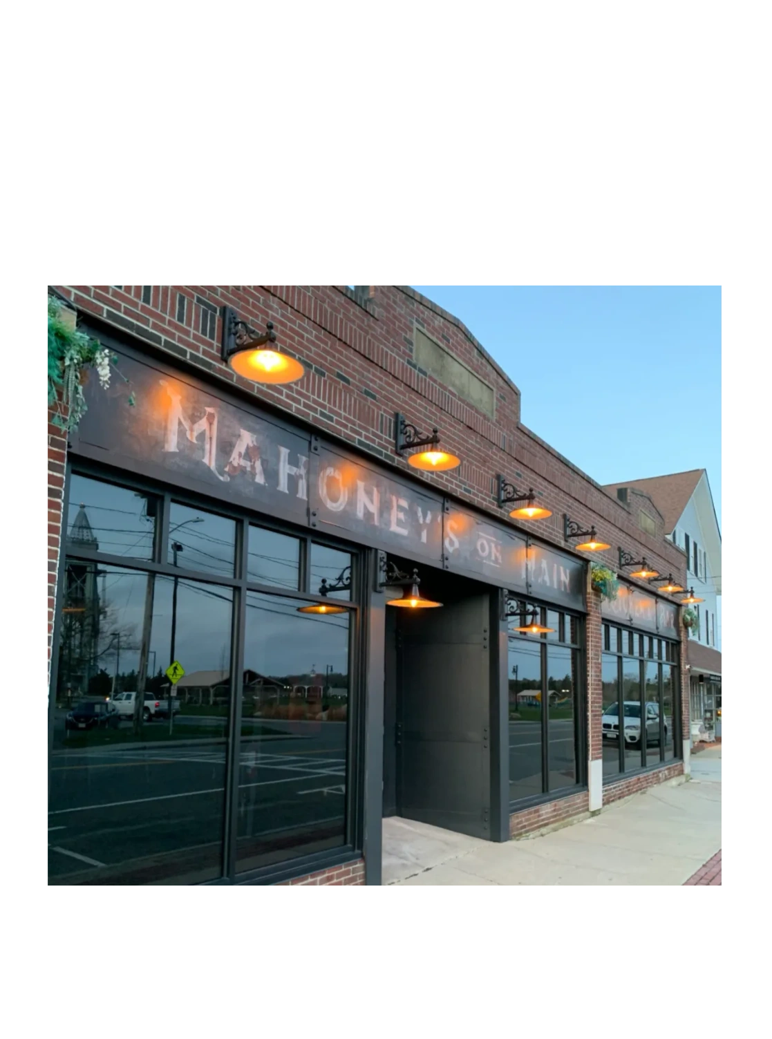 Mahoneysonmain Restaurant, Bar