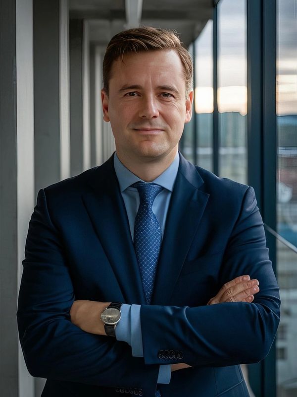 A man smile face with blazer suit