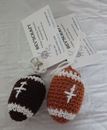 bevscraft.com.au  handmade crochet football key ring NRL AFL