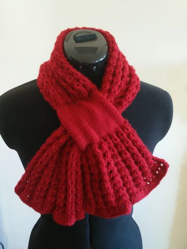 bevscraft.com.au handmade knitted lace keyhole scarf