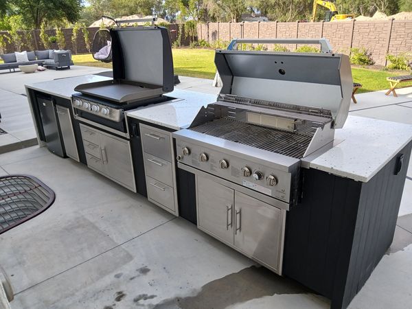 Outdoor Kitchen With Grill And Flat Top: Ultimate Backyard Upgrade