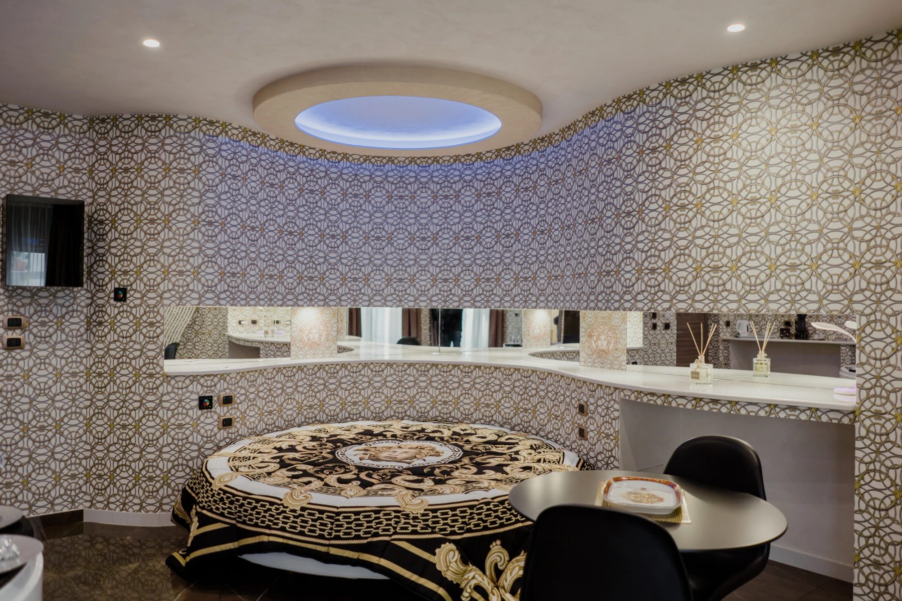 Vasca idromassaggio della Suite Versace