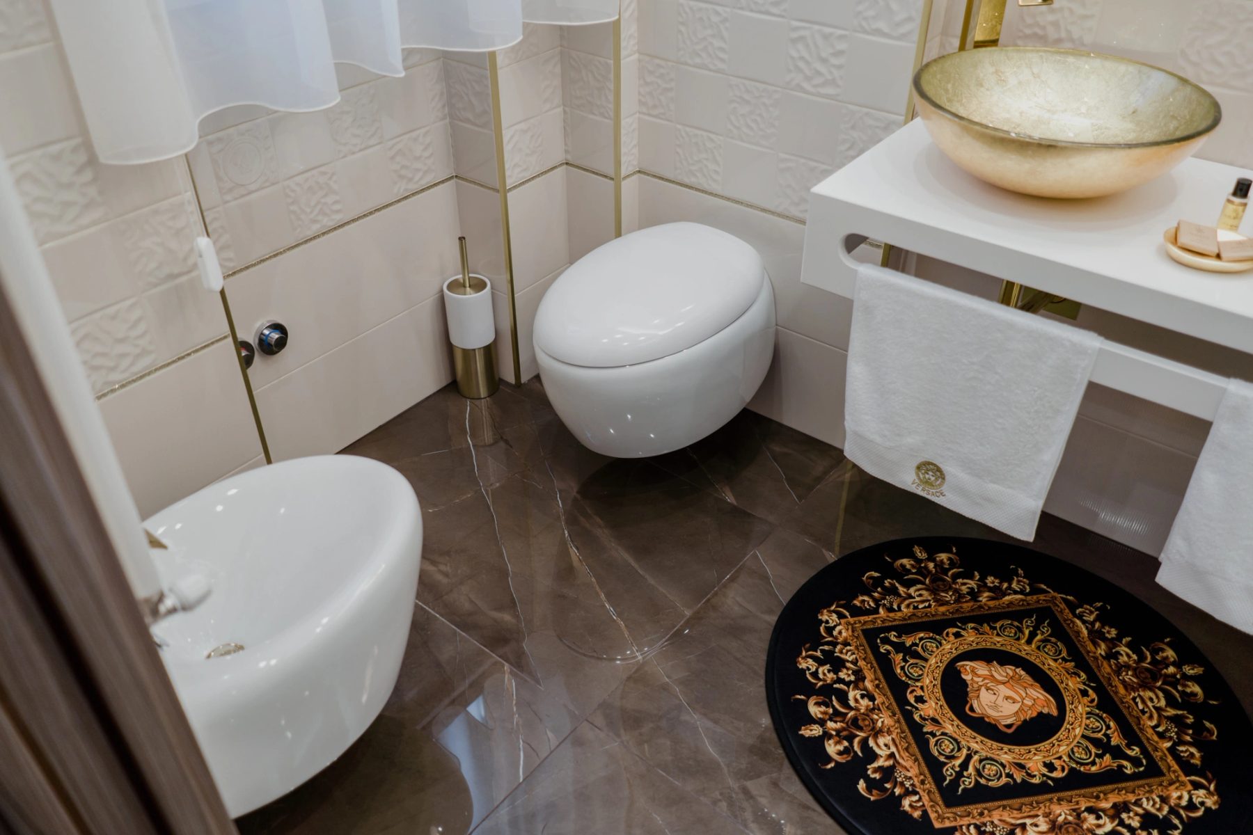 Suite Versace