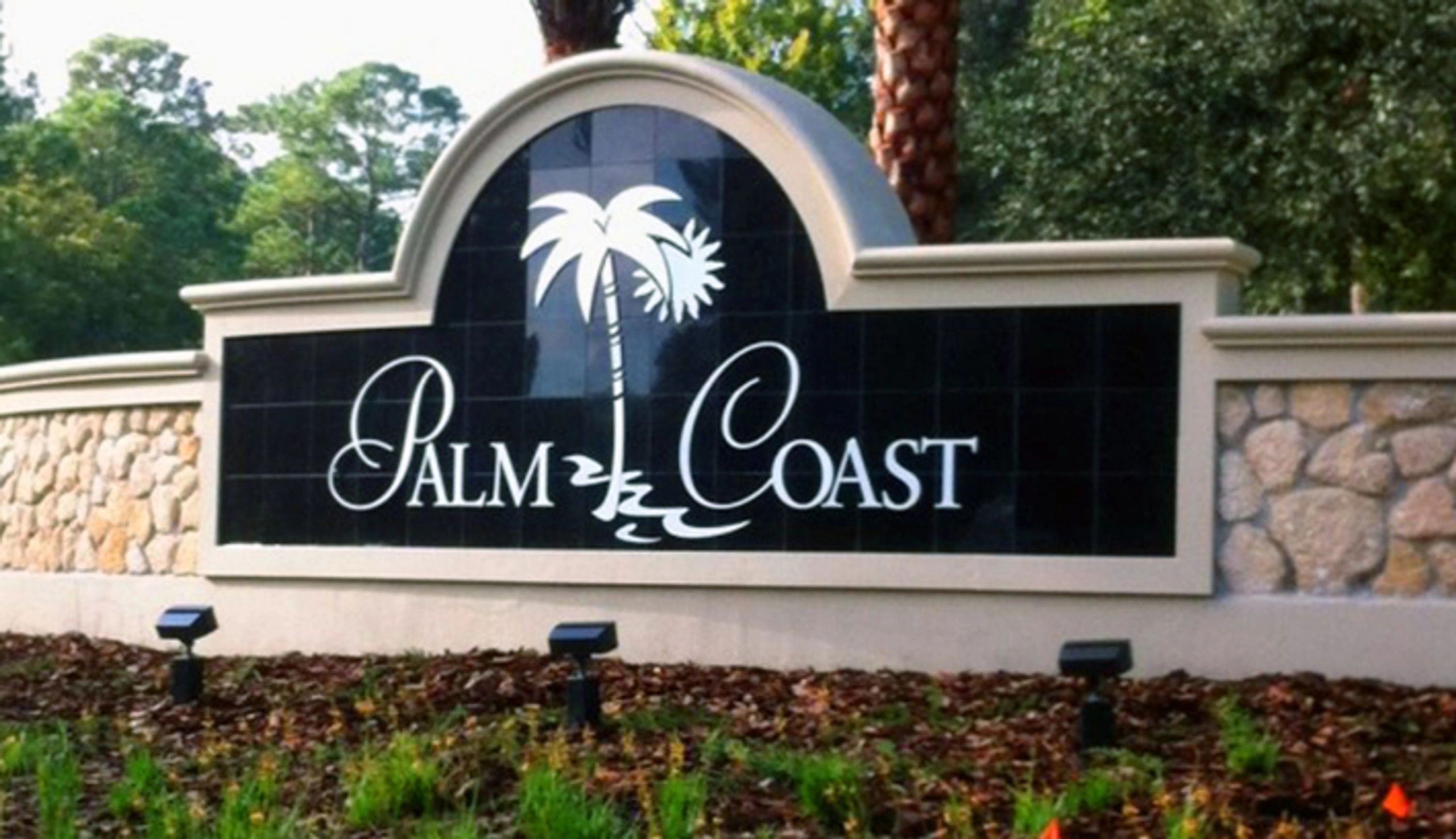 Welcome sign for Palm Coast.