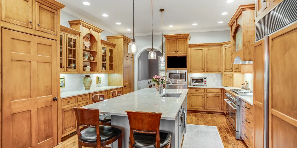 Bright, modern kitchen