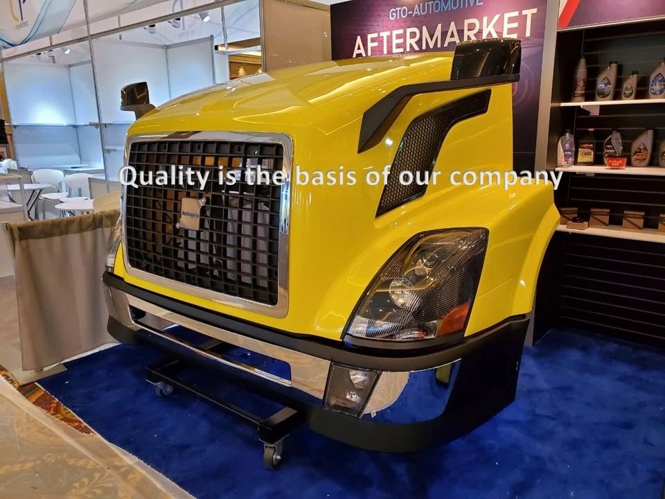 Freightliner , Peterbilt and Kenworth Hoods Supreme Quality Truck