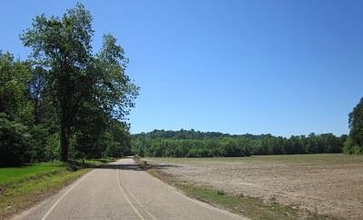 Approach to Chicksasaw Bluffs (Walnut Hills)