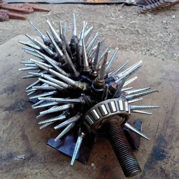 Metal tool with many cotton picker spindles