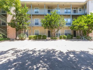 Austin Apartments, Apartments near UT campus, Student Apartments in Austin, UT  shuttle Apartments 
