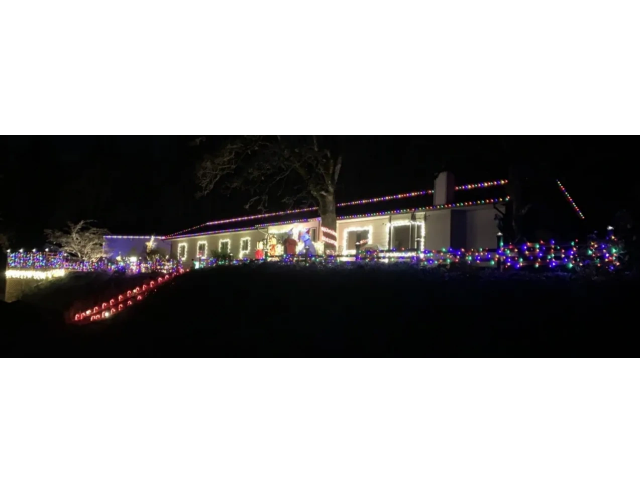 Deck The Walls Professional Holiday Lighting