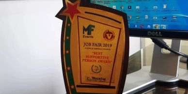 Award plaque for best supportive person at Job Fair 2019.