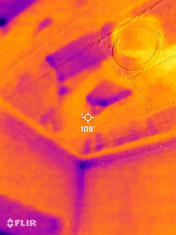 Thermal image showing heat loss in a ceiling corner with temperature reading of 109°F.