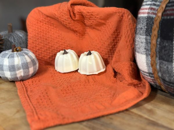 Mini pumpkin hot cocoa bombs 