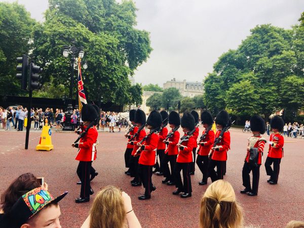 The changing of the guard private London tour