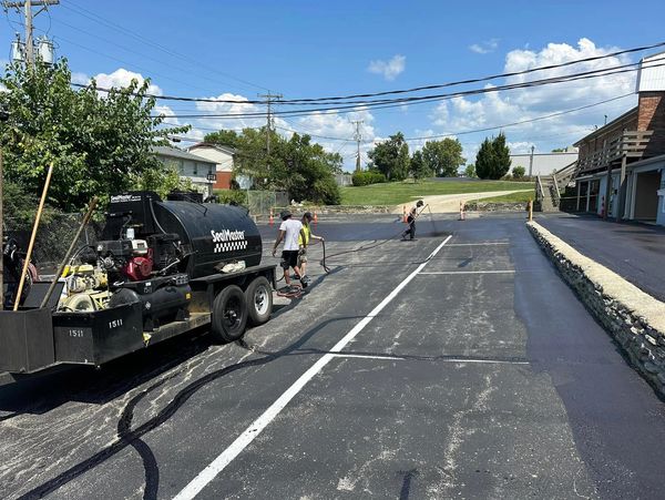 Professional seal coating and asphalt paving services in Frankfort, KY—enhancing curb appeal 