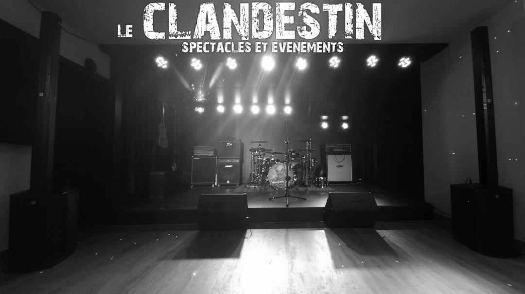 Salle Le Clandestin. Salle Multifonctionelle. Salle de spectacle pour shows, 100 personnes de bout o