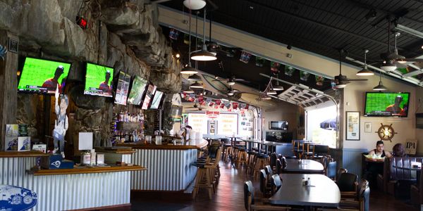 family friendly sports bar in lakewood