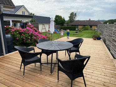 thermowood terrasse i flere niveauer 