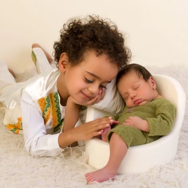 postpartum doula sibling support