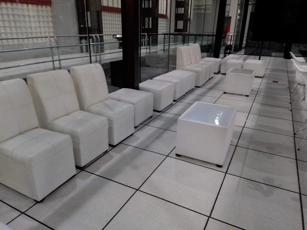 Renta de salas lounge con mesa iluminada