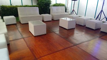 Renta de tarima al piso para jardín 