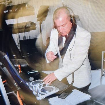 DJ
Professional DJ
Music artist
DJ performance
Live music
Nightclub
Music event
DJ booth
DJ equipment
Turntables
Mixer
Headphones
Club atmosphere
Party
Dance floor
Sound system
Event entertainment
Music industry
DJ lights
DJ setup