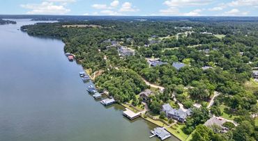 Shoreline Lake Bluff Drive N.
Eagles Bluff Country Club