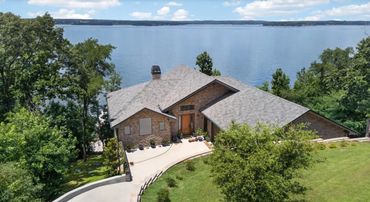 Aerial View - Front Entry / Garage