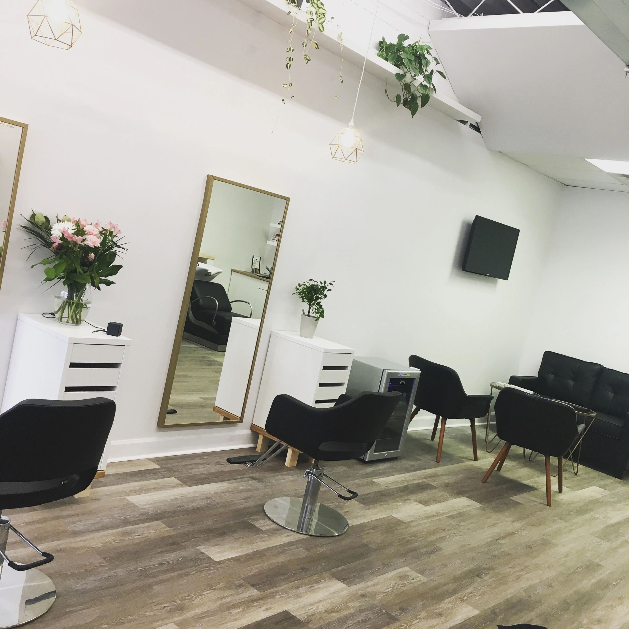 Studio198 Salon Nepean, Ontario