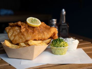 Fish and Chips with curry, tartar, peas and a lemon
