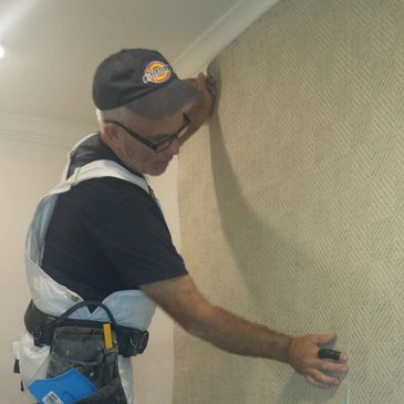 Professional and experienced wallpaper installation