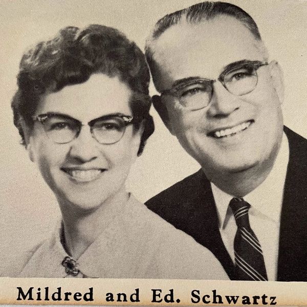 Pastor fundador de la Iglesia Evangélica Bautista y su esposa, Reverendo Edward y Mildred Schwartz.
