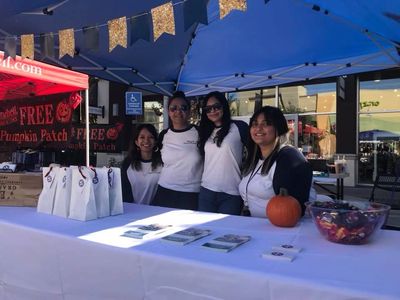 Sonia, Marian, Andrea & Sandy ready for the Expo to begin! 