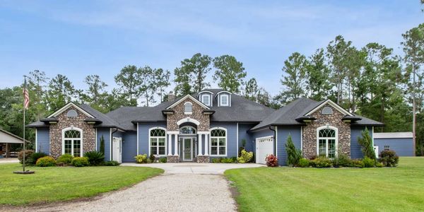 IMMACULATE Custom Ranch Home with screened pool and lanai, outdoor kitchen. Listed UNDER APPRAISAL!