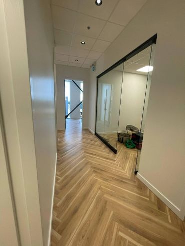 peinture d’un couloir commercial