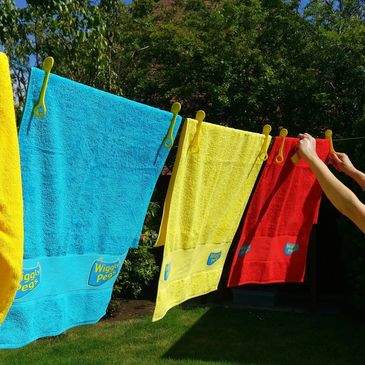 Clothes line using WigglyPegs to hang up towels on a windy day. Best clothes pegs for washing line.