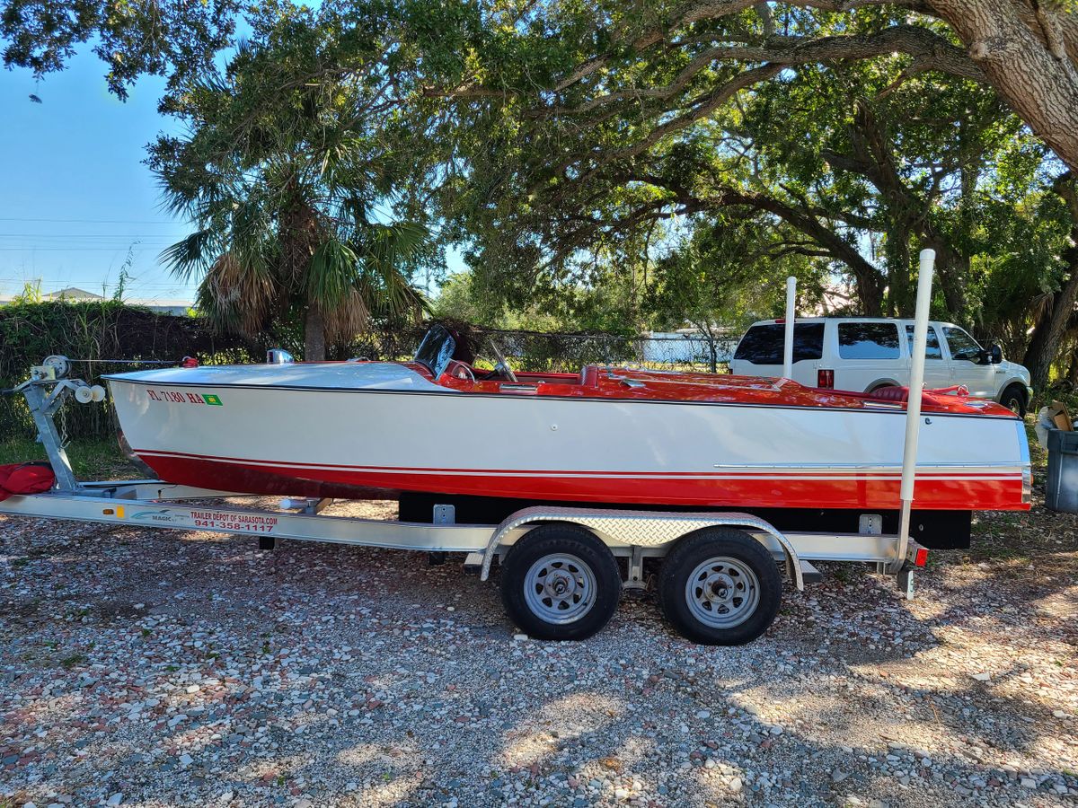 19' runabout powerboat