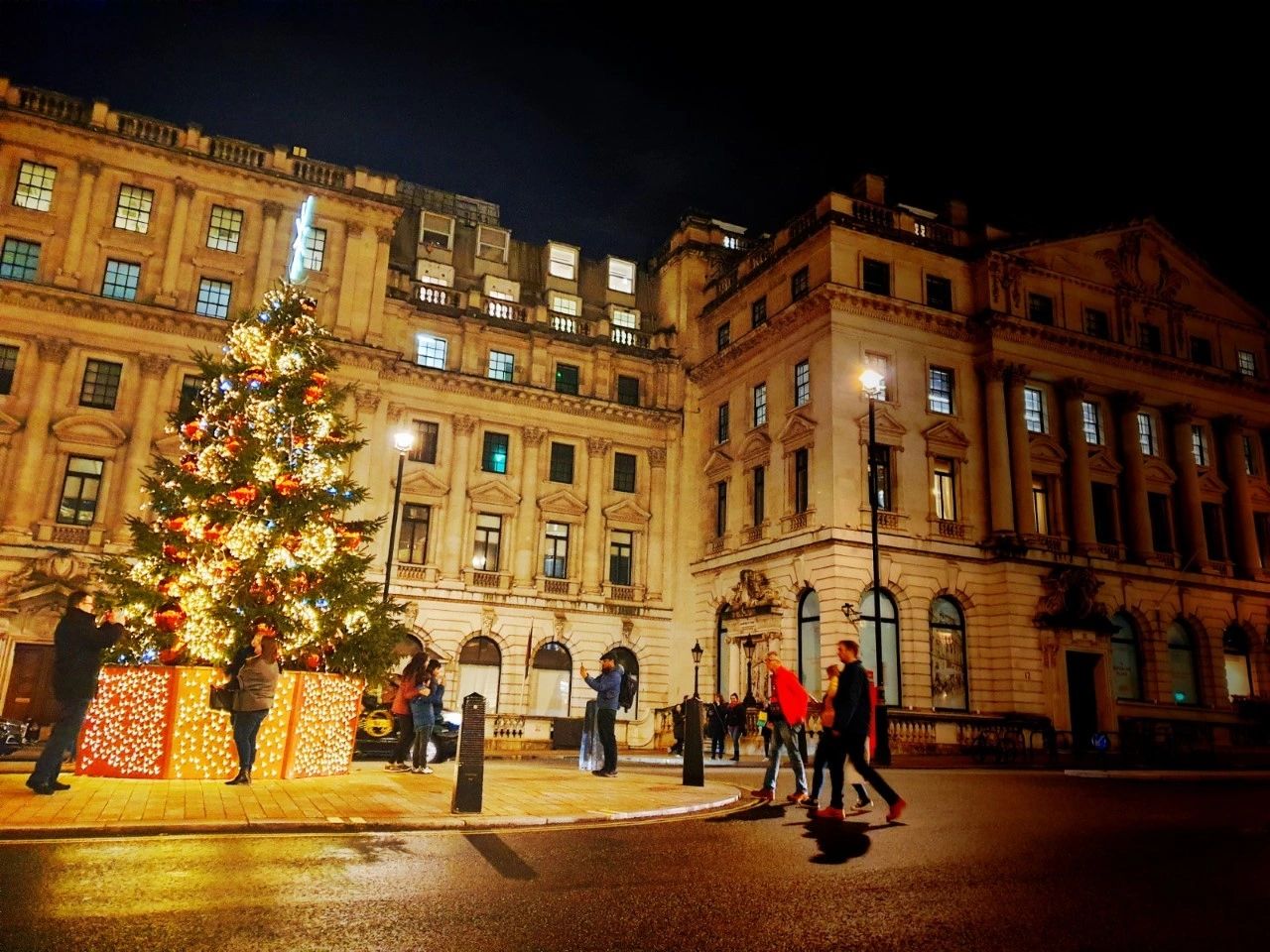 Christmas Lights & Sights Tours