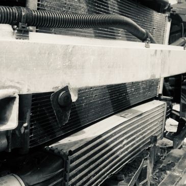 Damaged vehicle with no front end, vehicle radiator, salvage vehicle, salvage car dealership, 