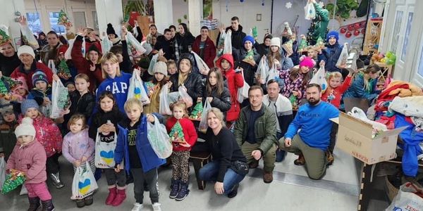 Helping refugee children, refugee mothers, refugee parents. Helping Ukrainian children, families dis
