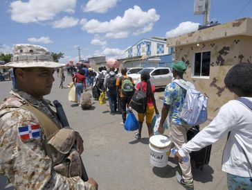 
Fanm ak gason sou wout migrasyon