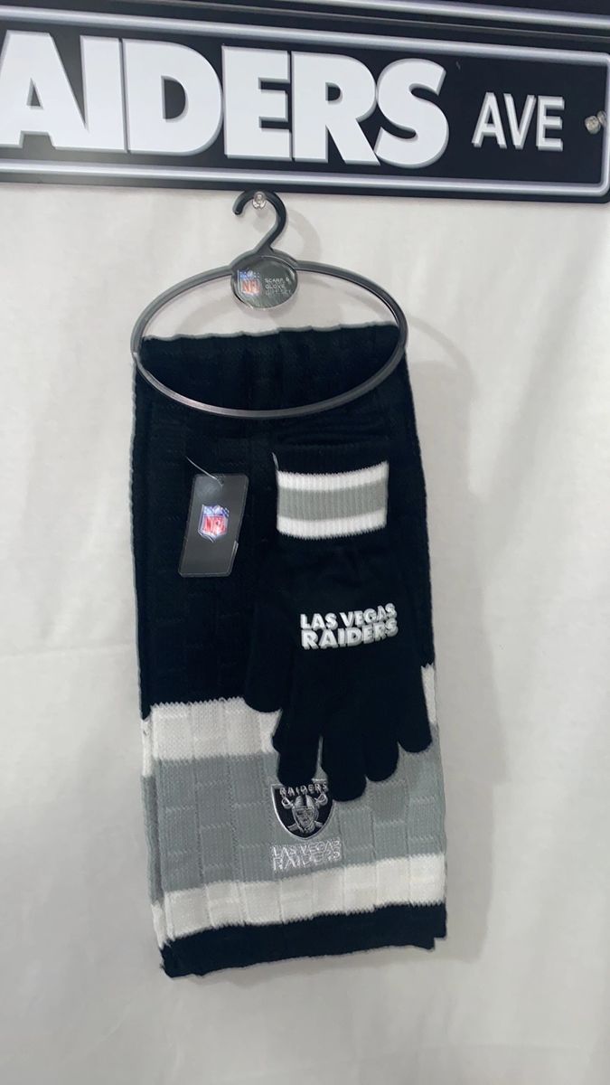 Las Vegas Raiders Scarf and Gloves Gift Set