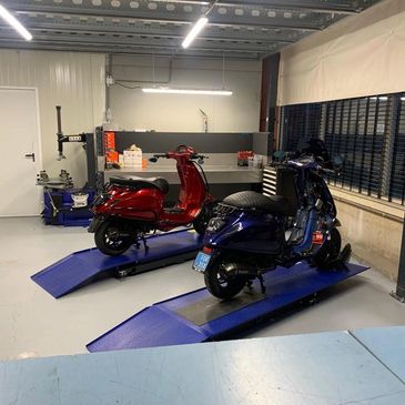 vespa werkplaats scooter werkplaats oisterwijk 
voor omkeuren tunen scooters
