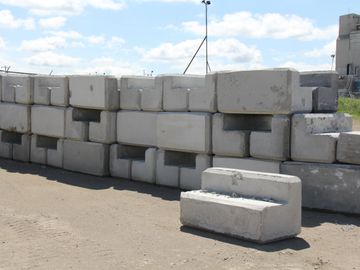 Bench Blocks, Retaining Walls aggregate bins Silage pits Concrete blocks 