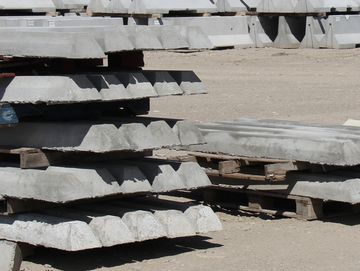 Parking curbs, Jersey Barriers, Traffic Control highway control Concrete blocks 