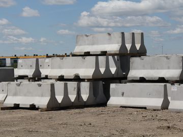 Jersey Barriers, retaining walls, Traffic Control aggregate bins highway control Concrete blocks 