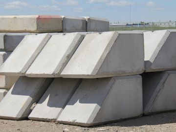 Transitions retaining walls, aggregate bins Silage Pits, Concrete blocks, Stacking 