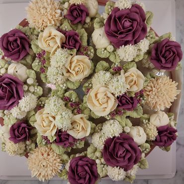 Elegant combination of floral buttercream cupcakes arranged on a platter board
