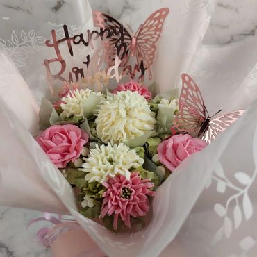 Pink and white mini cupcake bouquet