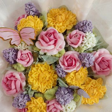 Beautiful bright buttercream flowers on  cupcakes. Cupcake bouquet